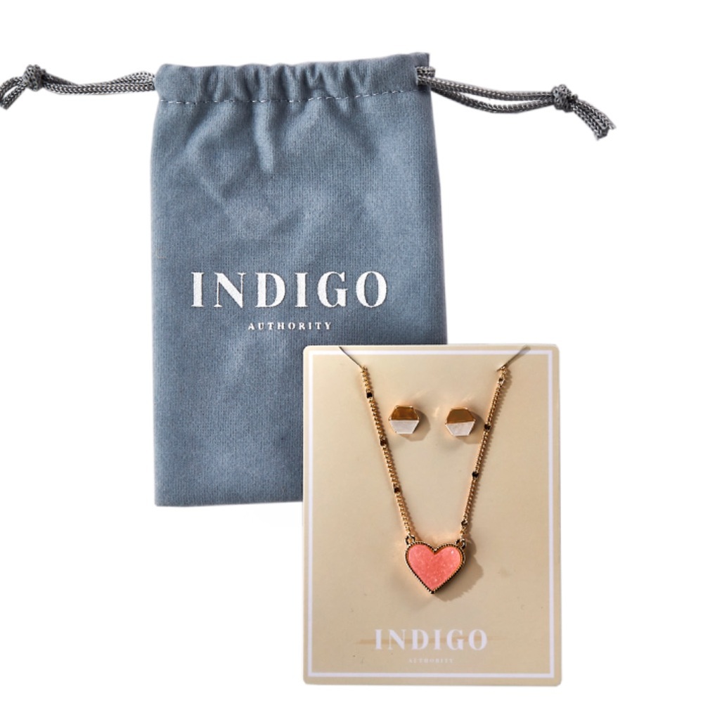 INDIGO AUTHORITY
Elliana Pave Heart + Earrings Set